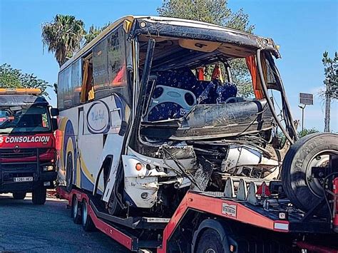 El Fatal Accidente De Un Autobús De Temporeras Deja Un Muerto Y Decenas