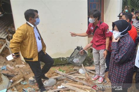 Mensos Kunjungi Lokasi Longsor Di Padangpariaman Antara News