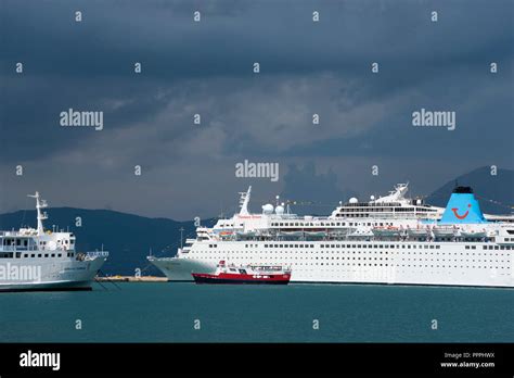 Cruise ships and ferry, Corfu, Corfu, Greece Stock Photo - Alamy