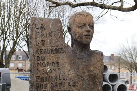 À Laval quand vont être déplacés les différents monuments de la place