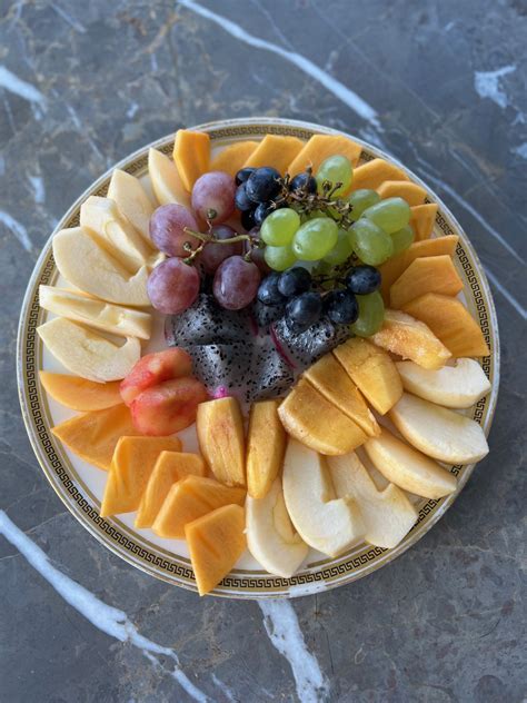 What causes dry skin? Is there a connection between dry skin and eating