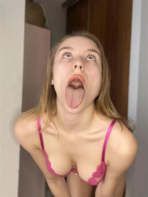 Does My Wide Open Mouth Make You Hard Daddy Nudes MouthWideOpen NUDE PICS ORG