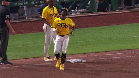 Andrew McCutchen Exits Game With Injury 08 16 2024 Pittsburgh Pirates