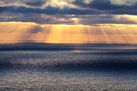 Sunset in the ocean with glowing sun rays | Nature of Healing