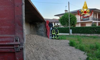 Incidente Tra Auto E Camion Di Ghiaia A Vedelago Il Mezzo Pesante