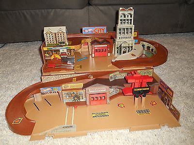 Mattel Hot Wheels City Sto Go Set