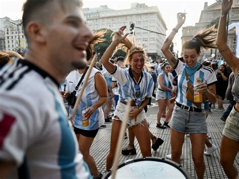 Argentinas Fans Celebrate In The Streets After World Cup Victory Qatar World Cup 2022 News