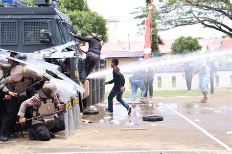 Polres Sbt Simulasi Sispamkota Antisipasi Kericuhan Saat Pemilu