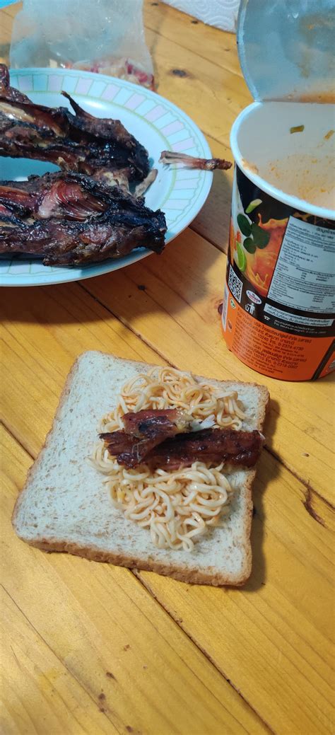 Rat and noodle sandwich : r/cursedfoods