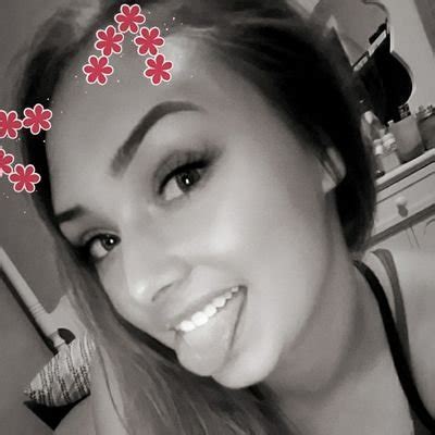 Babe Party Lips Twitter