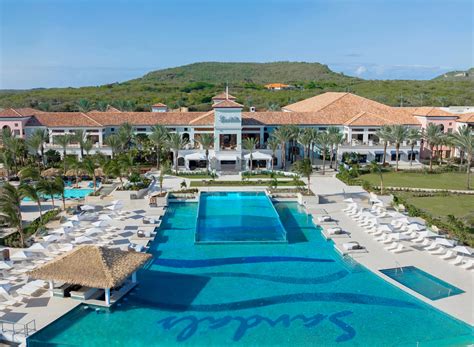 7:19-Sandals Royal Curacao_ Dos Awa Infinity Pool at Sandals Royal