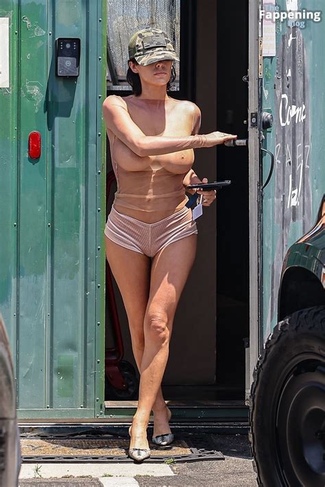 Bianca Censori Flashes Her Nude Boobs In La Photos Tubezzz Porn Photos