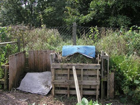 How to Build Compost Bins from Pallets - Allotment & Gardens