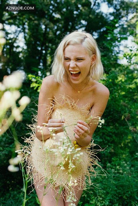 Julia Almendra Nude And Sexy By Wilson Philippe And Vanessa Hollander