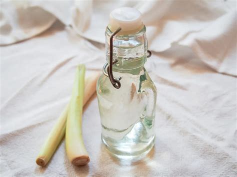 How To Infuse Lemongrass