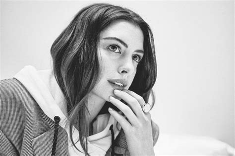 Anne Hathaway Digosipkan Lesbian Okezone Celebrity