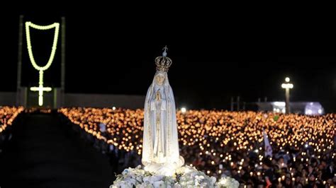 Il Papa A Fatima Bagno Di Folla Al Santuario E La Preghiera Per La