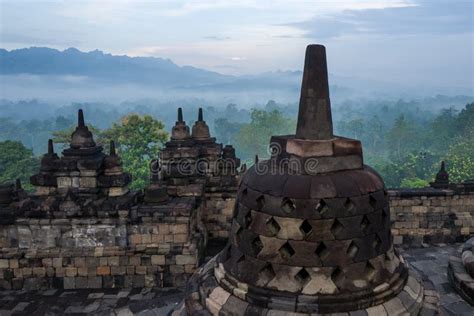 The Borobudur Temple at Sunrise Stock Image - Image of sunrays, mystic ...