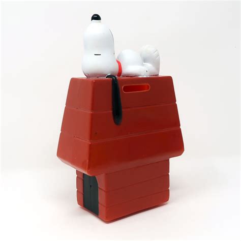 Snoopy On Doghouse Chex Bank