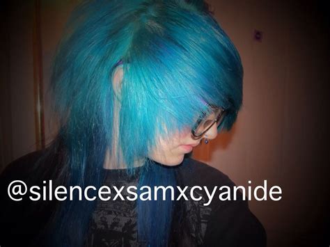 Scene Girl With Blue Hair Ig Silencexsamxcyanide Scene Girls Scene Hair Blue Hair