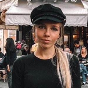 Hot Sexy Irem Akdemir Bikini Pics