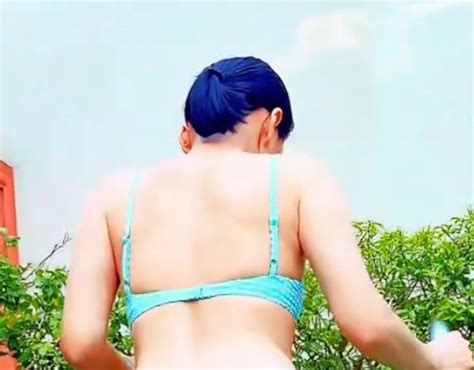 Lệ Quyên gây tranh cãi với loạt khoảnh khắc khoe body Bikini nhạy cảm tạo dáng hớ hênh