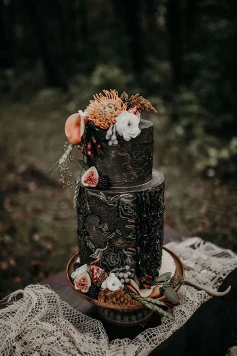 25 Show-Stopping Black Wedding Cake Ideas - I'm Saying YES!