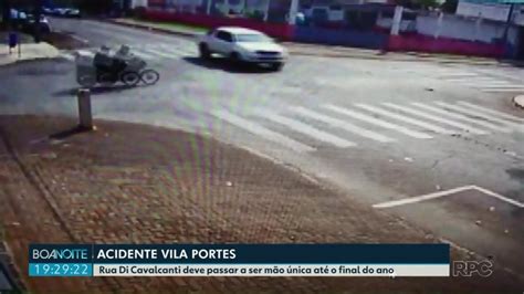 Motociclista fica ferido após caminhonete invadir preferencial de rua