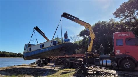 Balsa do Mariano Pinto está parada para arrumar caixa de comando e casco