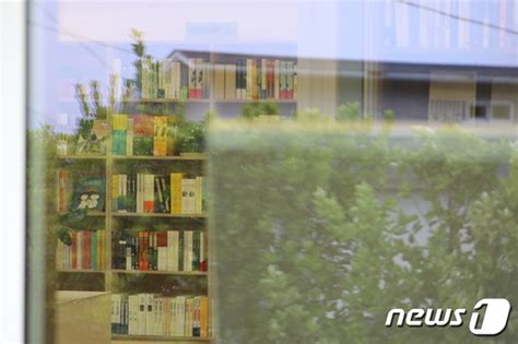 문재인 전 대통령의 평산책방