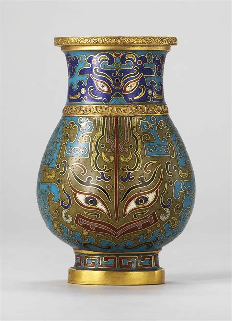 A SMALL CLOISONNÉ ENAMEL PEAR SHAPED VASE HU QIANLONG FOUR CHARACTER