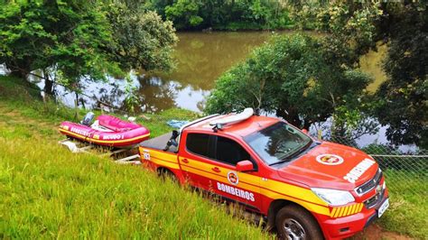 Corpo de jovem que caiu em cachoeira é localizado por mergulhadores