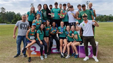 Delegação de atletismo conquista título geral de campeão masculino e