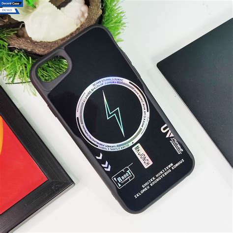 iPhone SE 2020 Cover - Black - New Stylish Megsafe Design Shiny Soft