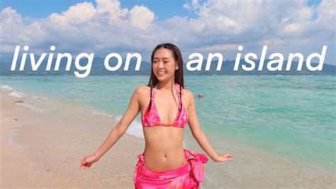 7 Hot Sexy Briddy Li Bikini Pics