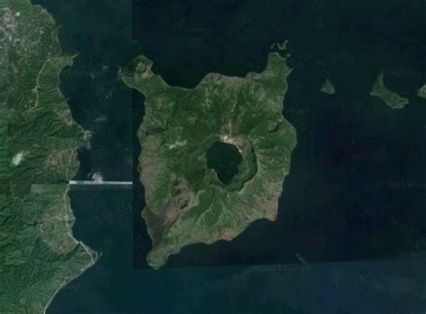 Vulcan Points [island within a lake that is situated on an island ...