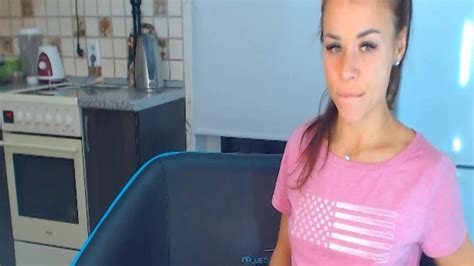 Pretty Hot Babe On Cam Masturbates Her Pink Pussy XHamster