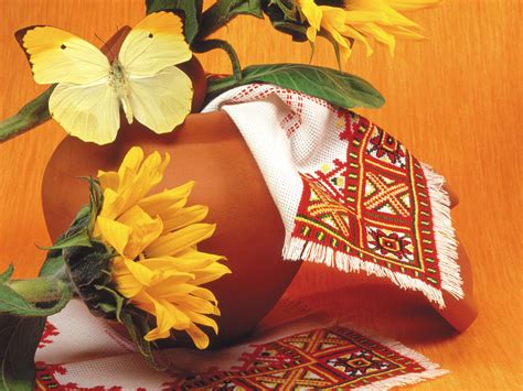 Красивая желтая бабочка на горшке - обои для рабочего стола, картинки, фото