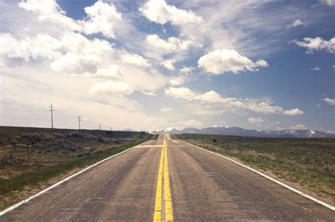 La route vers une nouvelle voie pour la distribution du dernier ...