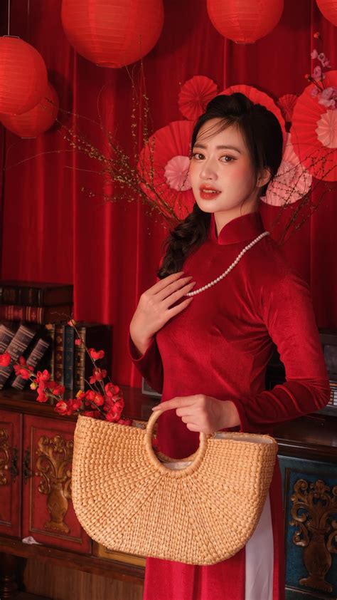 Hot girl đại diện cổ vũ ĐT Ecuador thu hút giới trẻ bằng nhan sắc và tài năng