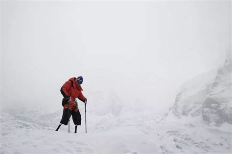 老人与山：69岁无脚登山家夏伯渝 人间凤凰网体育凤凰网