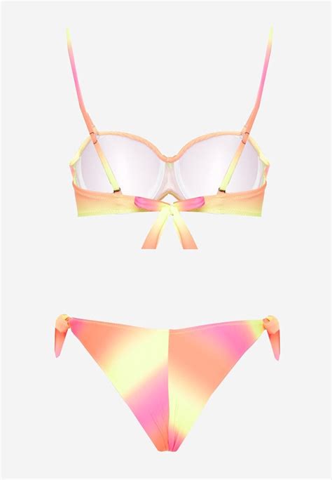 Fuksjowe Bikini Majtki Typu Figi i Biustonosz z Marszczeniem w Geometryczny Wzór Kinnira Renee