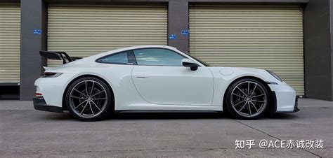 保时捷911 992改装gt3赛道版碳纤维大包围，前杠后杠机盖尾翼侧裙排气，升级上车 知乎