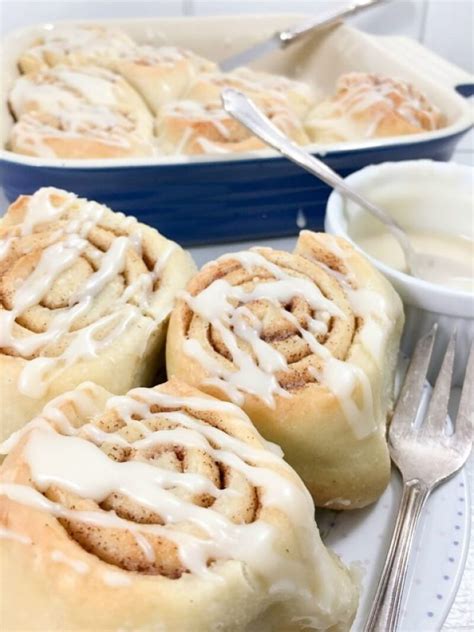 Simple Cinnamon Rolls - Easy Peasy Meals