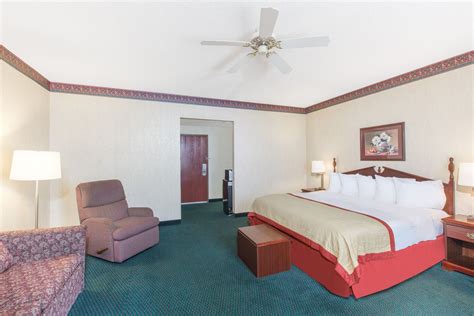 Baymont by Wyndham Jonesboro | Jonesboro, AR Hotels