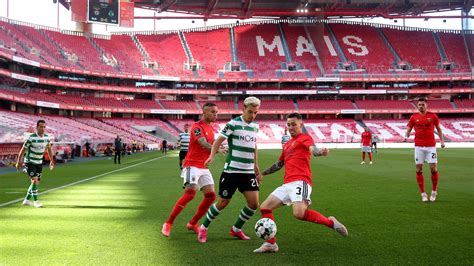 Benfica vence Sporting na Luz e força leões à primeira derrota no