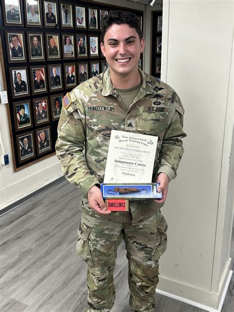 Devcom Sc Soldier Earns Jumpmaster Wings Article The United States Army