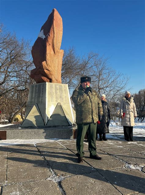 В Набережных Челнах отдают дань памяти павшим воинам / Набережные Челны