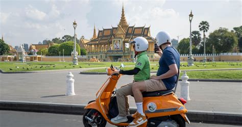 Phnom Penh Byrundvisning Med Vespa Getyourguide