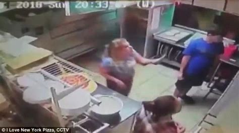 Florida Woman Throws Hot Pizza At Worker Who Made It Wrong Daily Mail Online